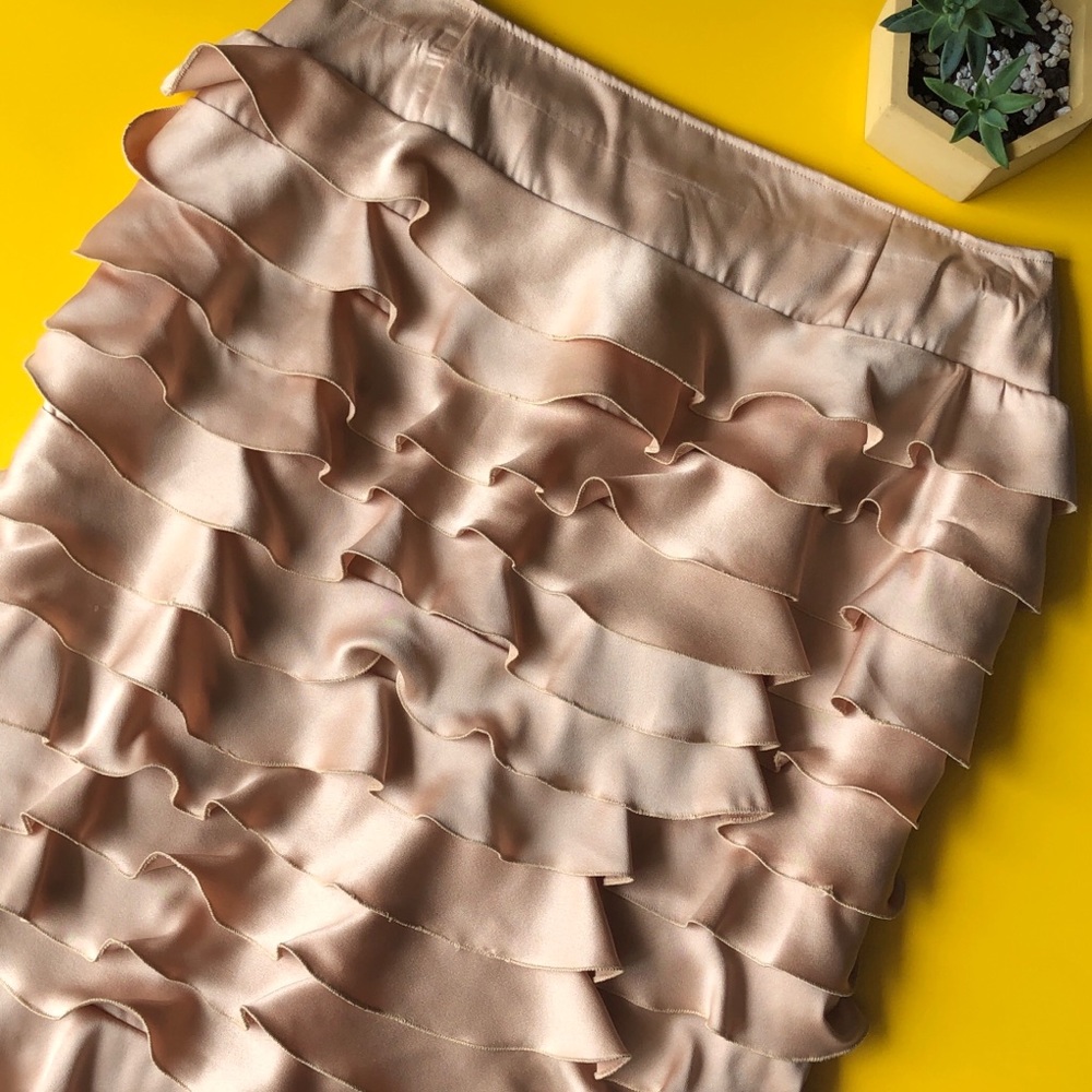 Ruffled pencil skirt - Size 6